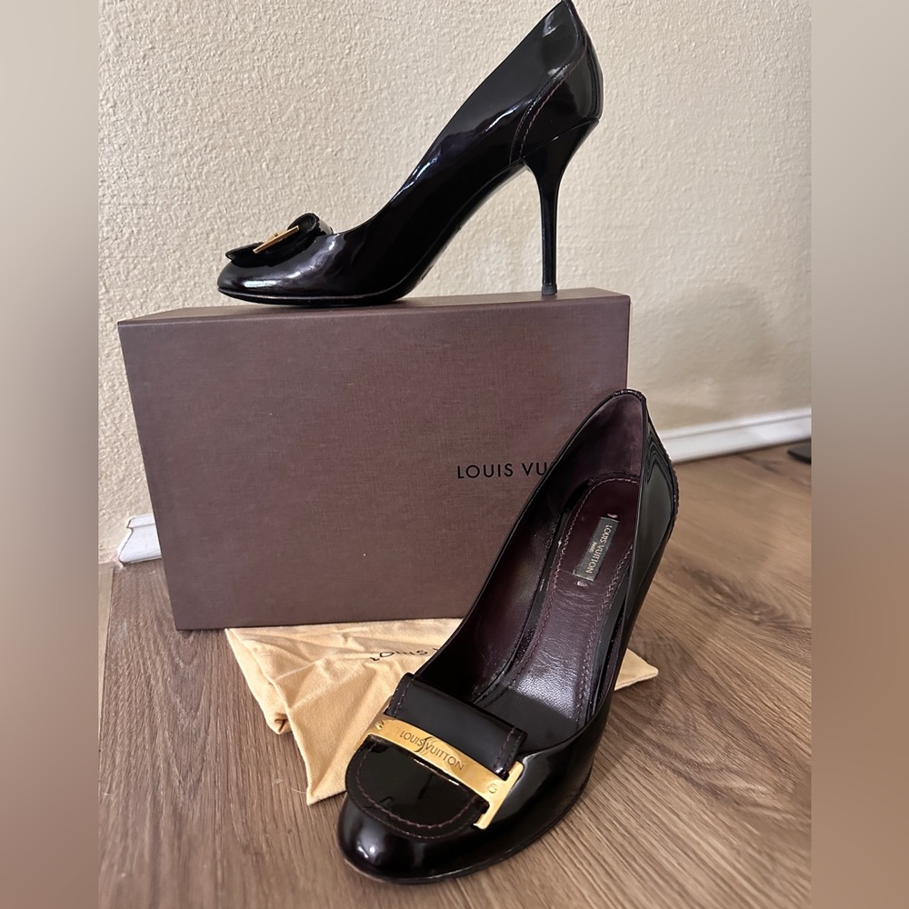 Louis Vuitton Dark Burgundy Patent Leather Heels with Gold Accent size 9/39 EUR